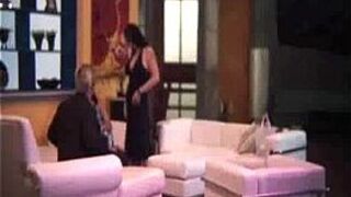 Kissing chicks get boned - porn video